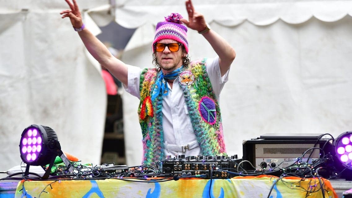 STARFUNKLE DANCING DJ